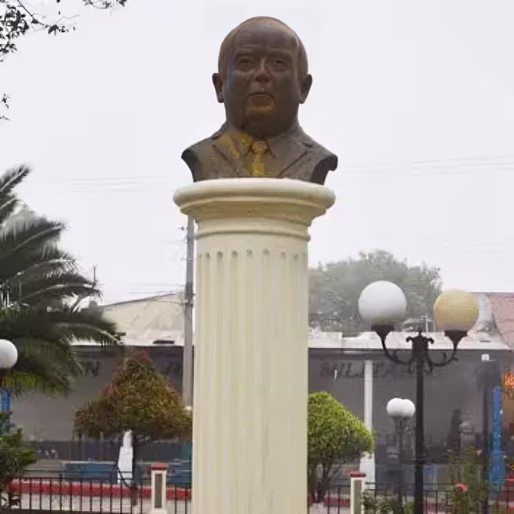 Busto de Guillermo Fuentes